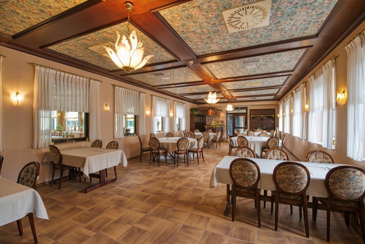 Hotel Haus Tiefenbach Бюллинген Экстерьер фото