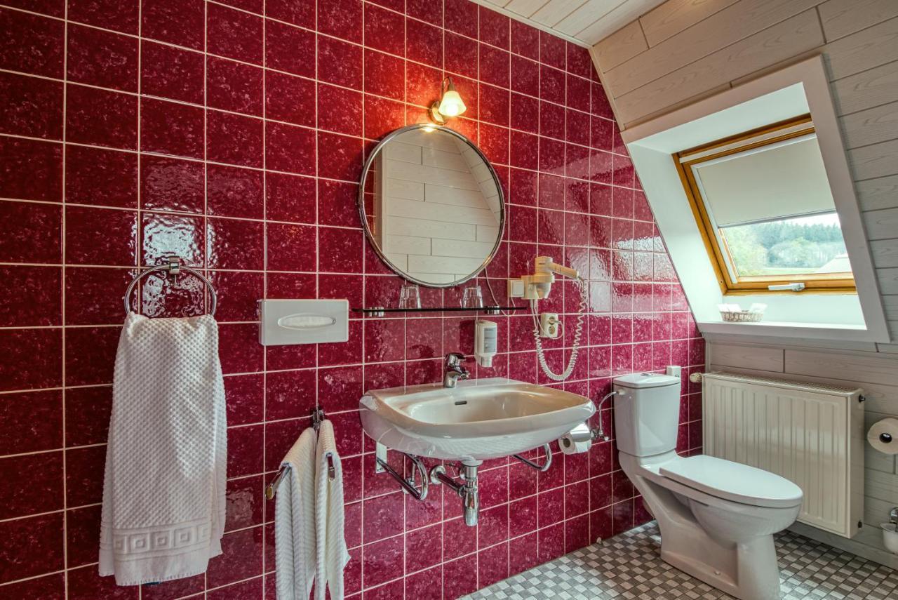Hotel Haus Tiefenbach Бюллинген Экстерьер фото