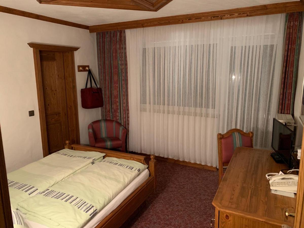 Hotel Haus Tiefenbach Бюллинген Экстерьер фото