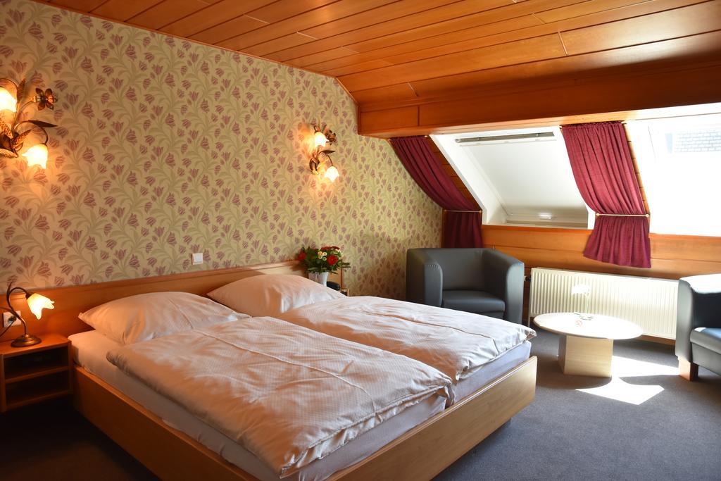 Hotel Haus Tiefenbach Бюллинген Экстерьер фото